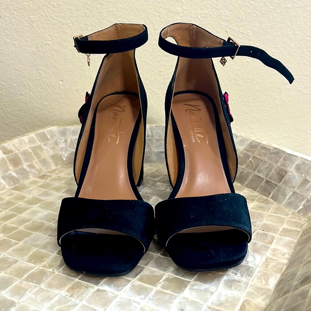 Nanette black and floral heel. Size 8.5. 4in heel